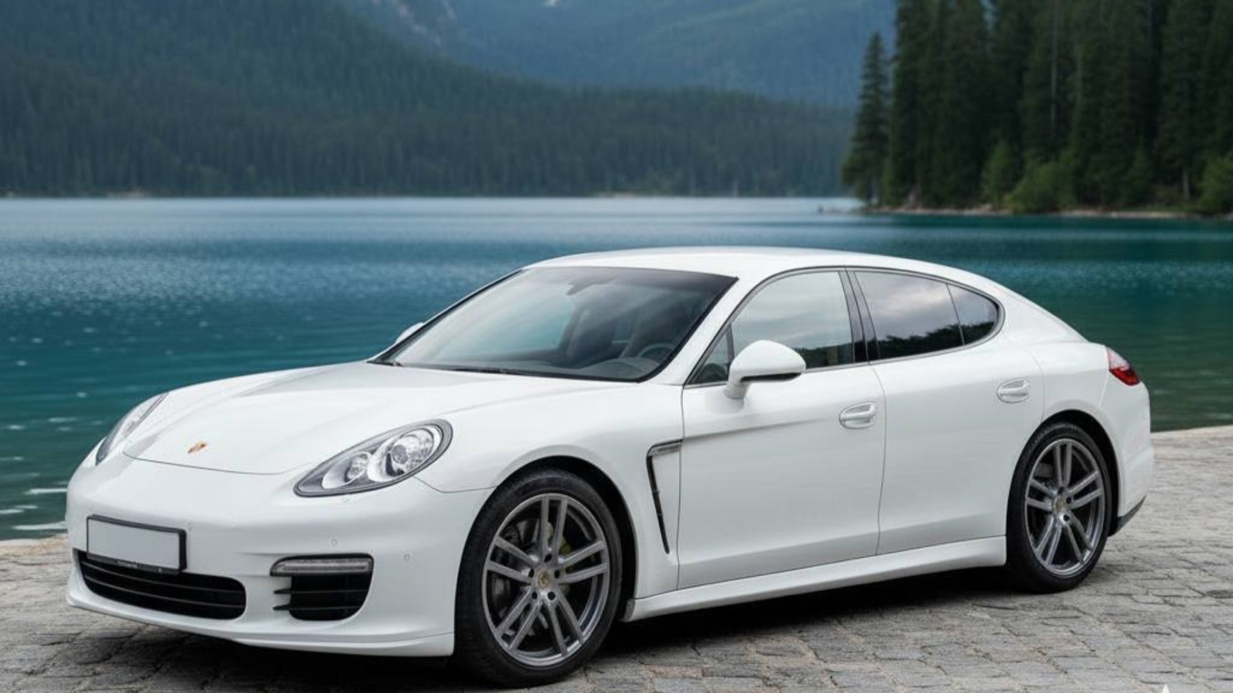 Porsche Panamera 2020 белый - основной вид